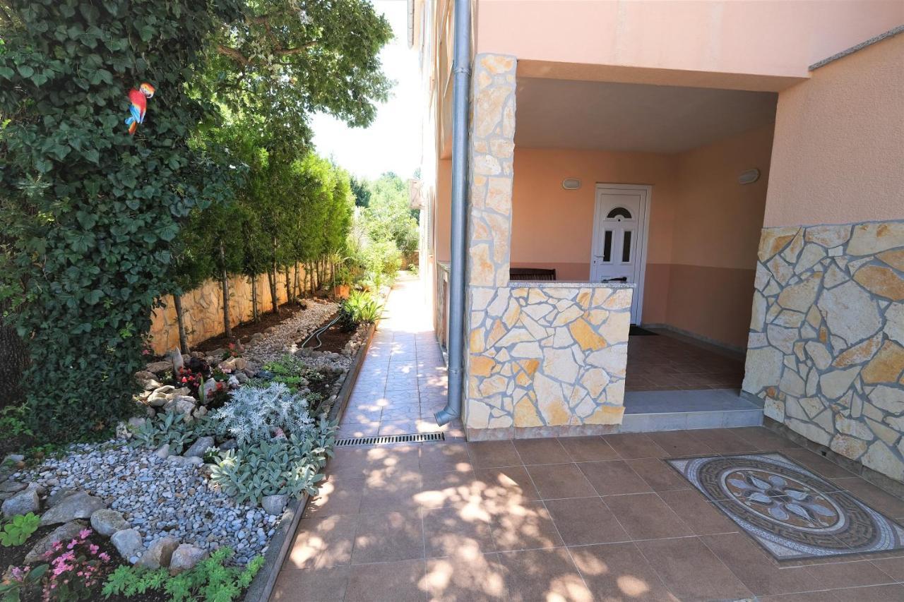Apartments Coral, Klimno, Island Krk Екстериор снимка