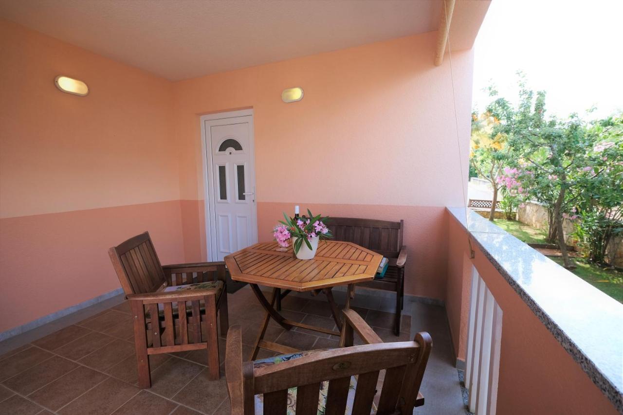 Apartments Coral, Klimno, Island Krk Екстериор снимка