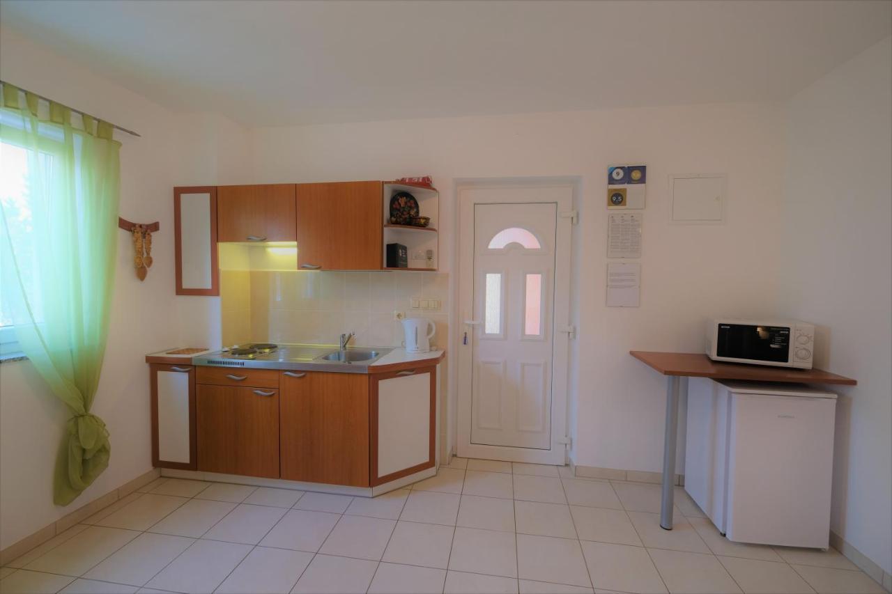 Apartments Coral, Klimno, Island Krk Екстериор снимка